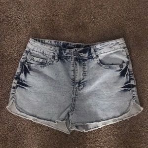 Kohl’s juniors high waisted acid wash shorts